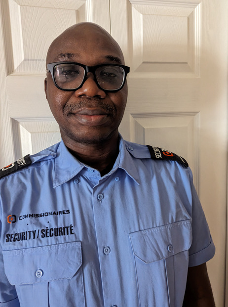 a picture of Muyiwa Oyesakin in his Commissionaire uniform